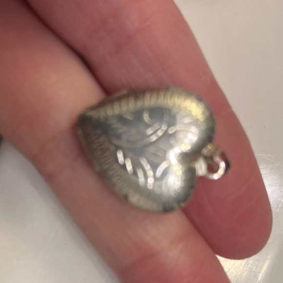 4 Photo Heart Locket Artisan Engraved Pendant Necklace, 925, RARE FIND!- Vintage - Picture 5 of 16